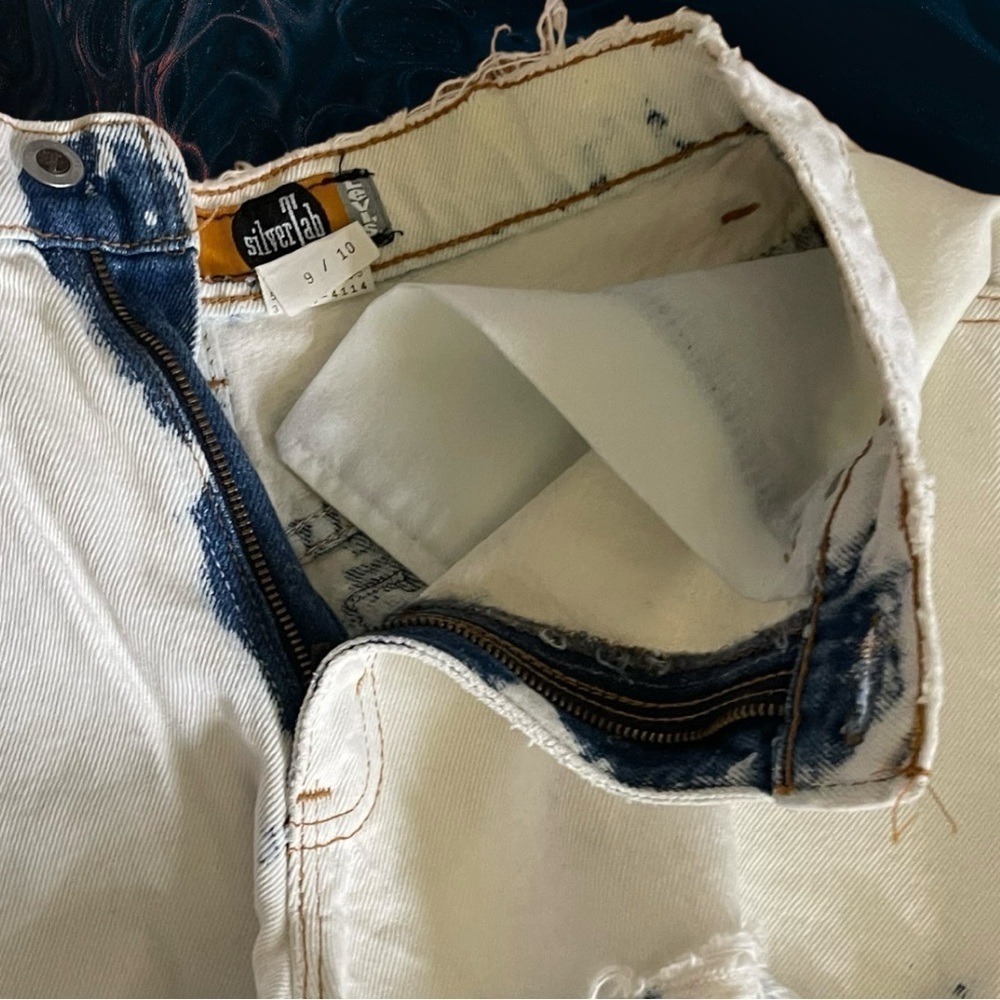Levi’s Vintage Silvertab 630 Raw Hem Acid White Wash Jean Shorts Size 9/10 - Picture 16 of 16